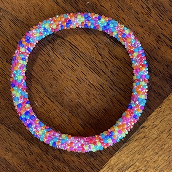 AID THROUGH TRADE ROLL ON ADORABLE CANDY SPRINKLES BRACELET - BEAUTIFUL!! - Picture 5 of 5